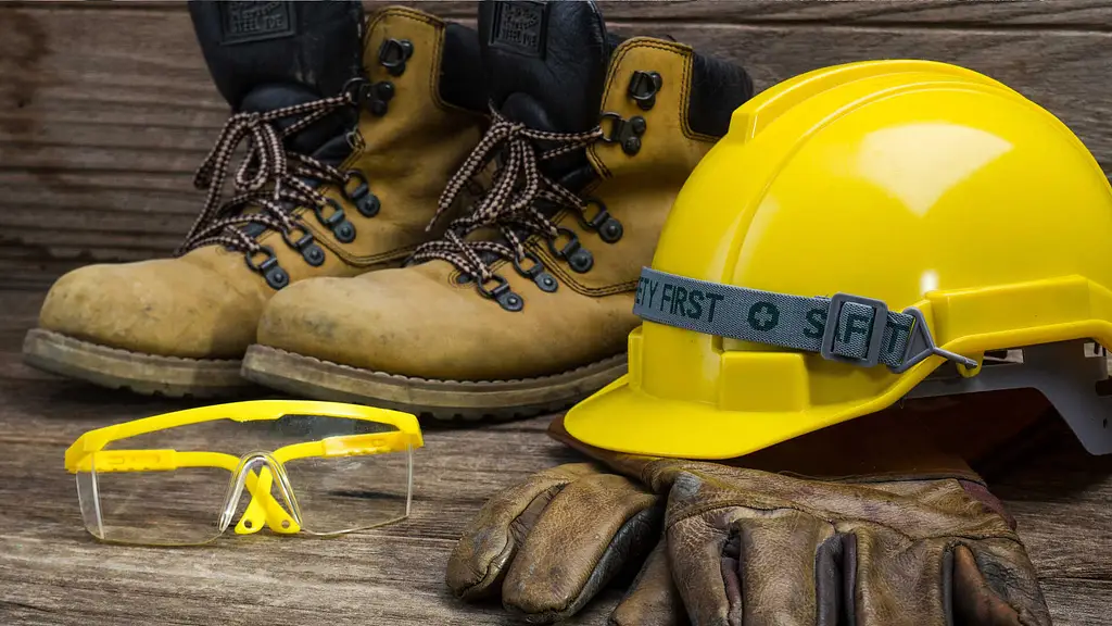 Safety gear to clean gutters from The ground